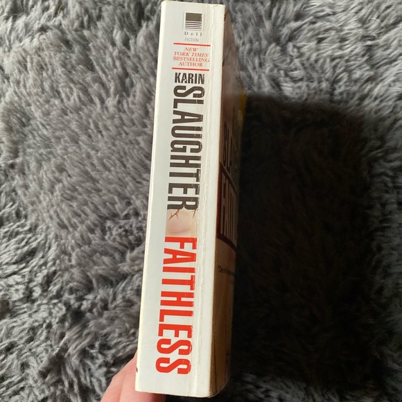 KARIN SLAUGHTER “FAITHLESS” SOFT COVER NOVEL BOOK - Picture 2 of 5